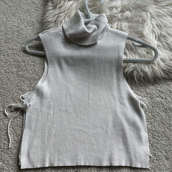 WHITE TURTLENECK TANK TOP - Picture 1 of 7